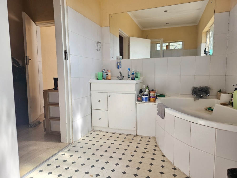 3 Bedroom Property for Sale in Fontainebleau Gauteng