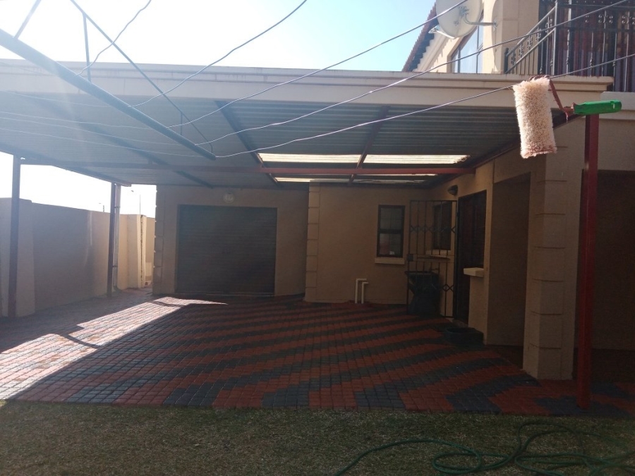 To Let 3 Bedroom Property for Rent in Theresa Park Gauteng