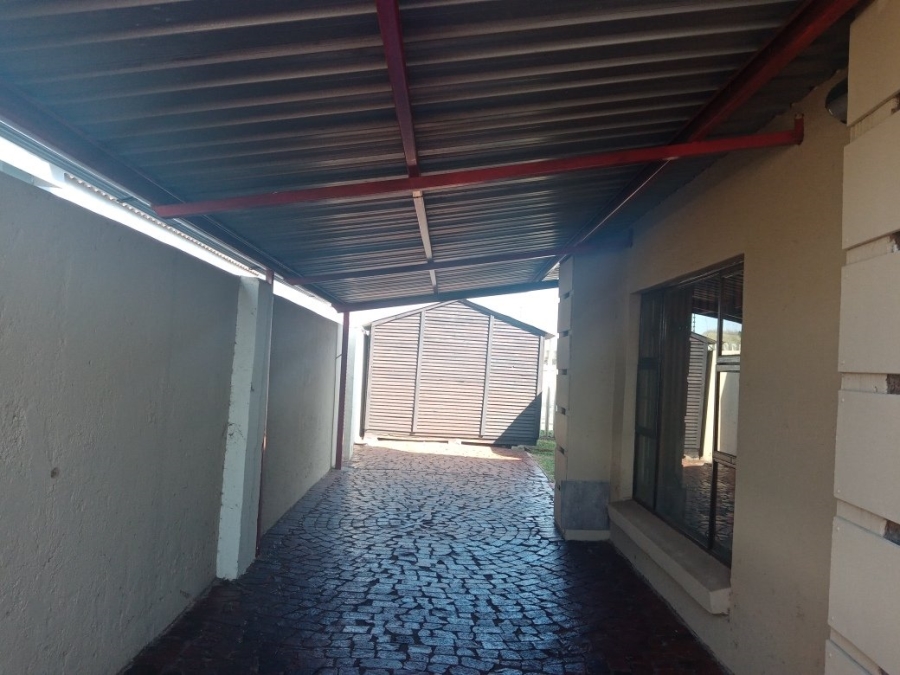 To Let 3 Bedroom Property for Rent in Theresa Park Gauteng