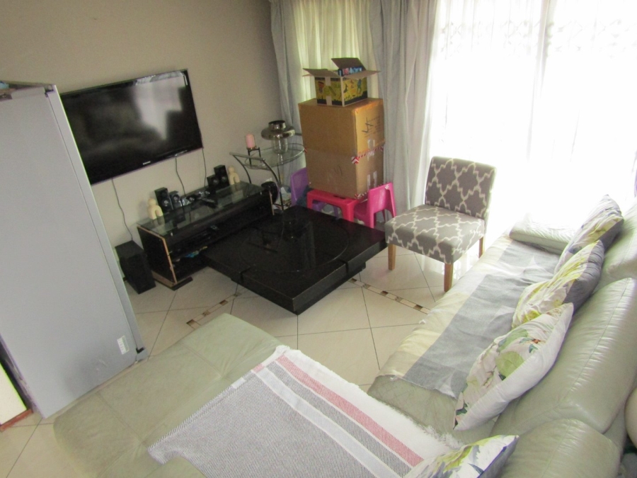 To Let 3 Bedroom Property for Rent in Mondeor Gauteng