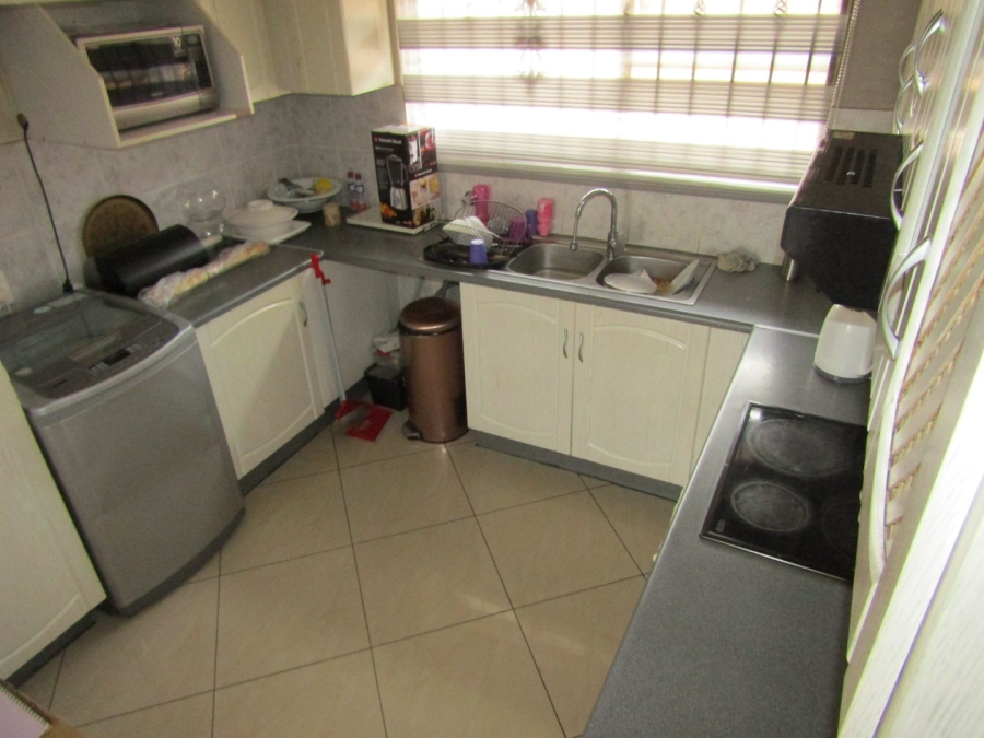 To Let 3 Bedroom Property for Rent in Mondeor Gauteng