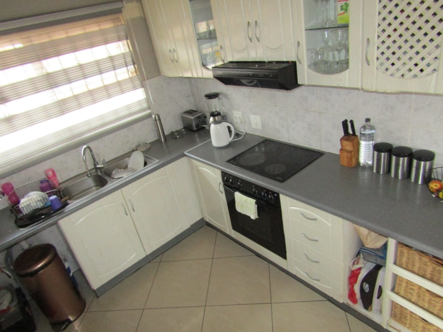 To Let 3 Bedroom Property for Rent in Mondeor Gauteng