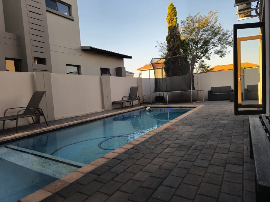 4 Bedroom Property for Sale in Silver Stone Country Estate Gauteng