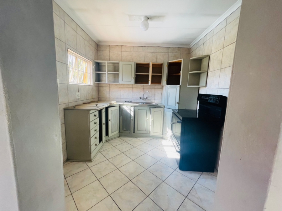 To Let 1 Bedroom Property for Rent in Allen Grove Gauteng