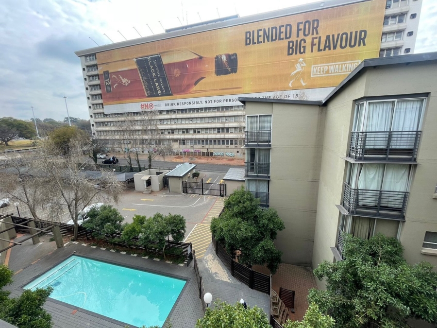 To Let 1 Bedroom Property for Rent in Braamfontein Gauteng