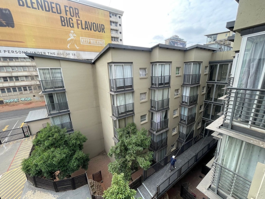 To Let 1 Bedroom Property for Rent in Braamfontein Gauteng