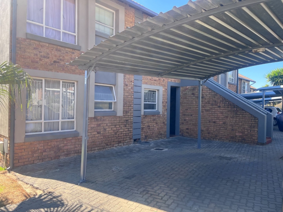 2 Bedroom Property for Sale in Glen Marais Gauteng