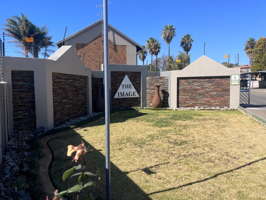 2 Bedroom Property for Sale in Glen Marais Gauteng