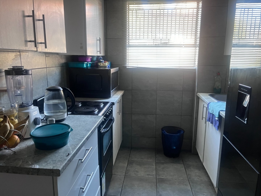 2 Bedroom Property for Sale in Glen Marais Gauteng