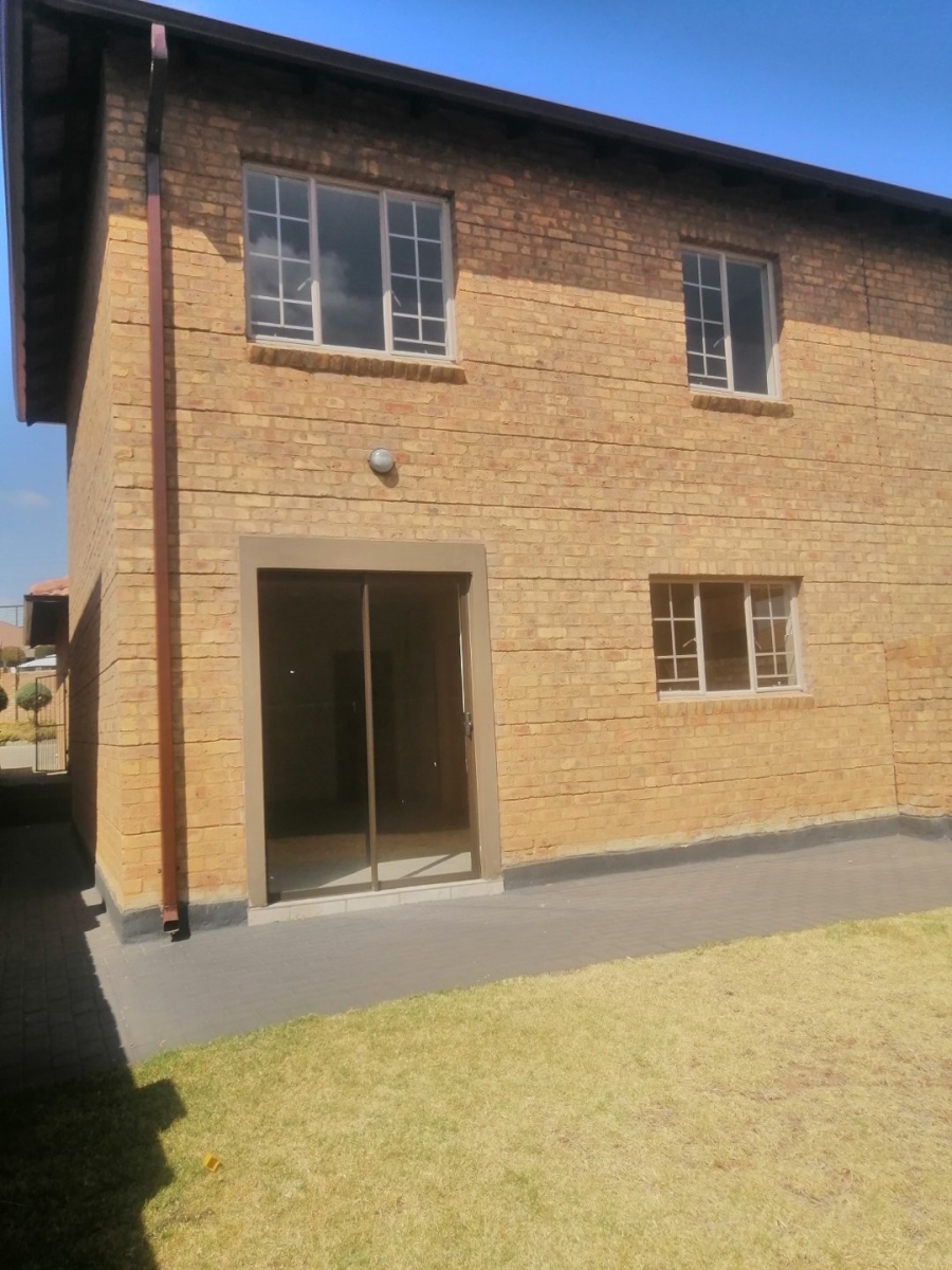 To Let 3 Bedroom Property for Rent in Kosmosdal Gauteng