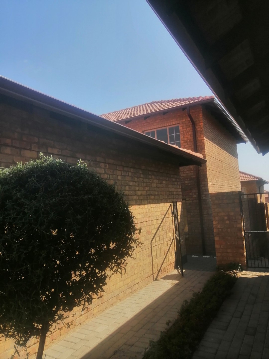 To Let 3 Bedroom Property for Rent in Kosmosdal Gauteng