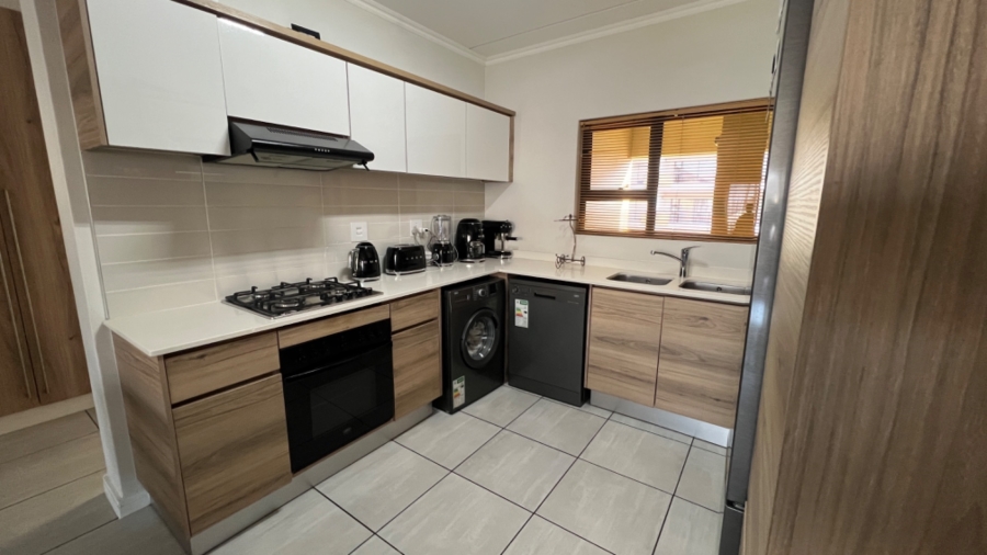 To Let 2 Bedroom Property for Rent in Waterfall Gauteng