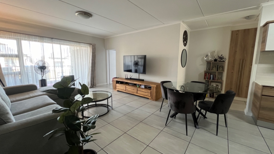 To Let 2 Bedroom Property for Rent in Waterfall Gauteng