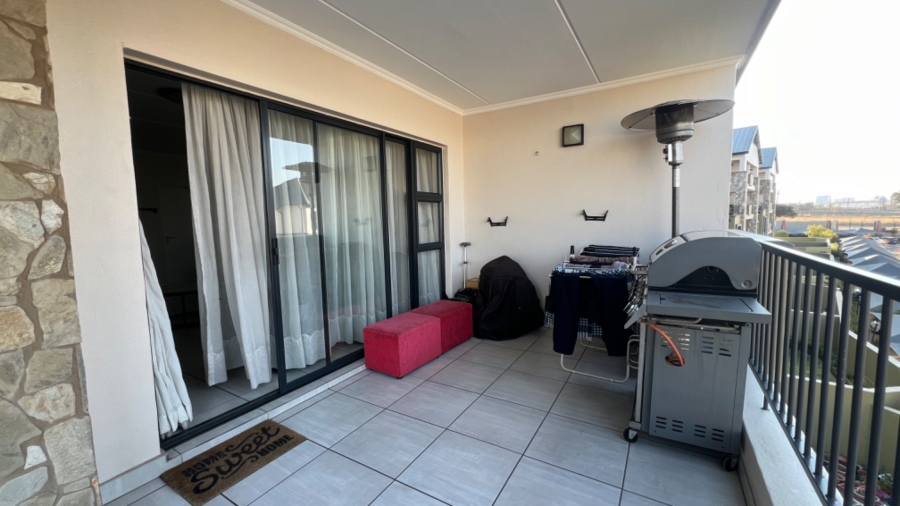 To Let 2 Bedroom Property for Rent in Waterfall Gauteng