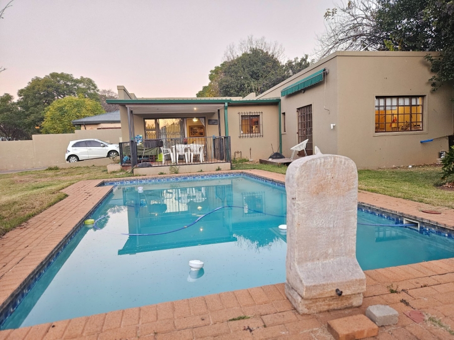 3 Bedroom Property for Sale in Fontainebleau Gauteng