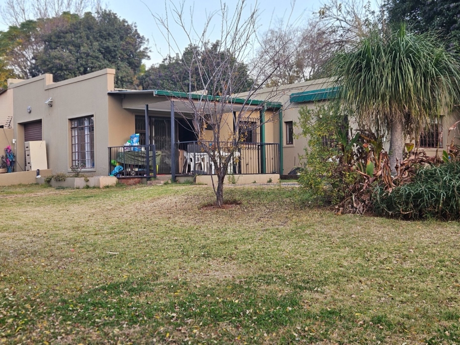 3 Bedroom Property for Sale in Fontainebleau Gauteng