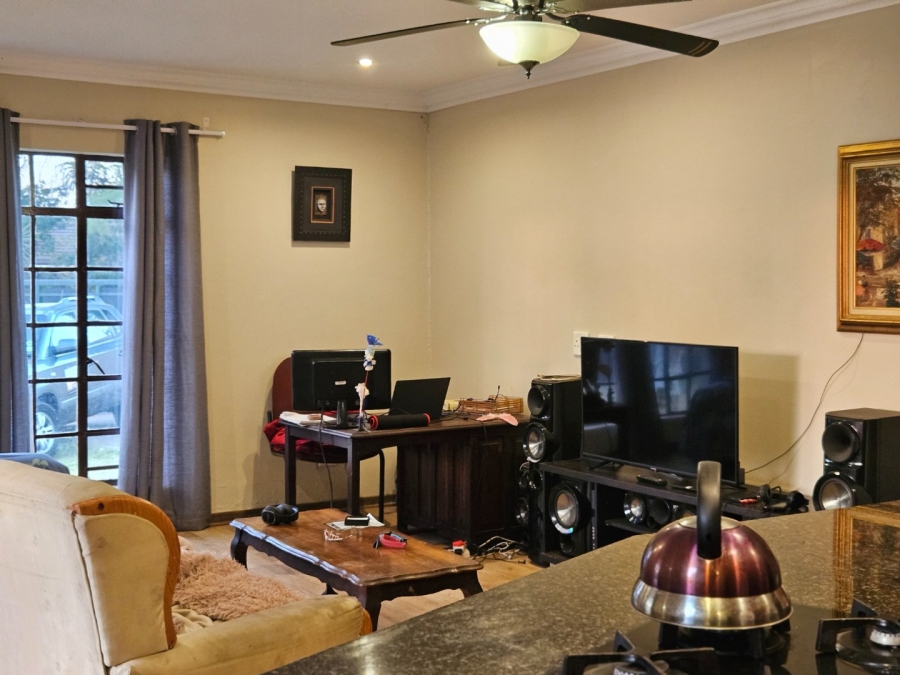 3 Bedroom Property for Sale in Fontainebleau Gauteng