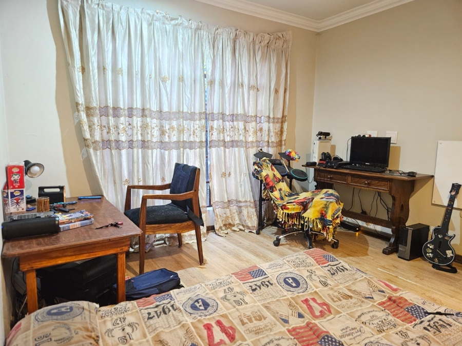 3 Bedroom Property for Sale in Fontainebleau Gauteng