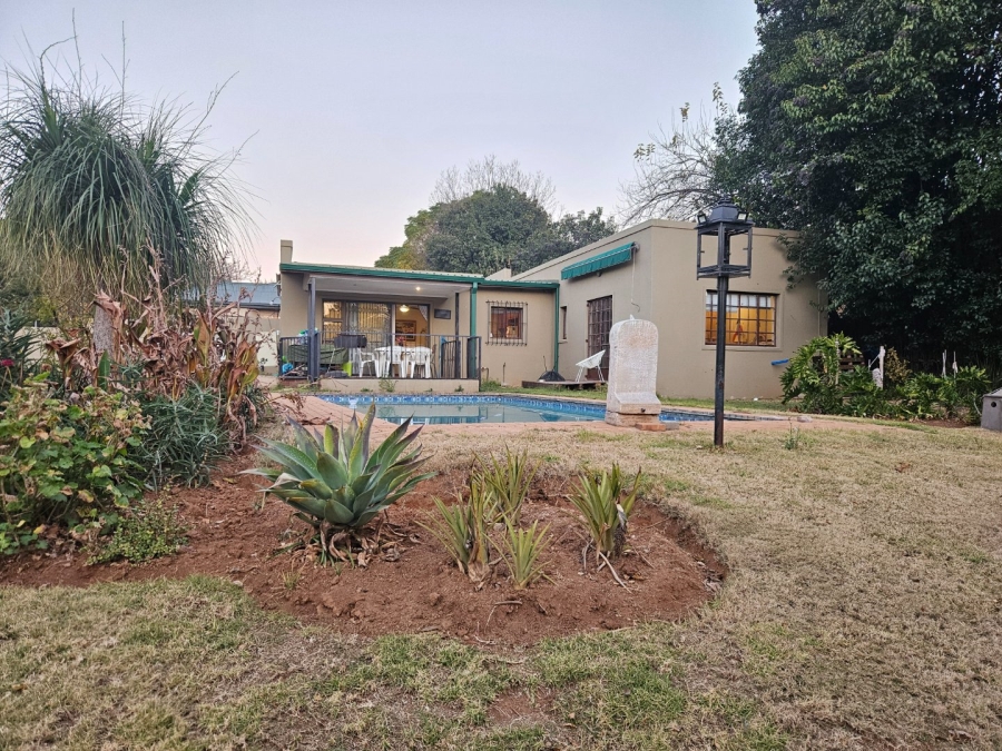 3 Bedroom Property for Sale in Fontainebleau Gauteng