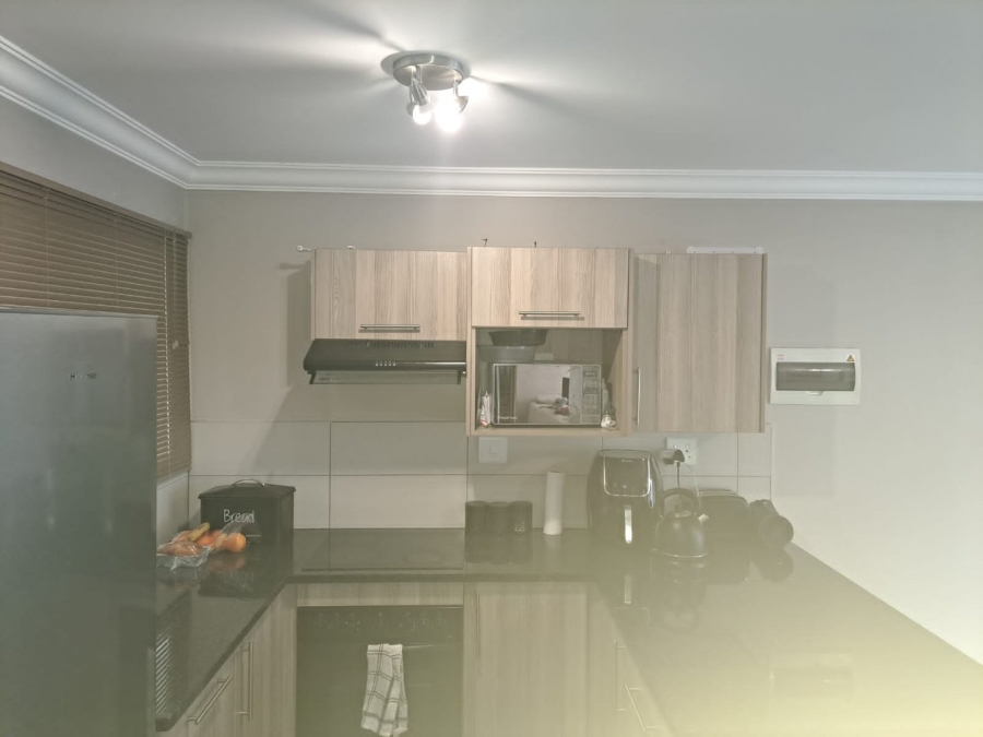 To Let 1 Bedroom Property for Rent in Chartwell Gauteng