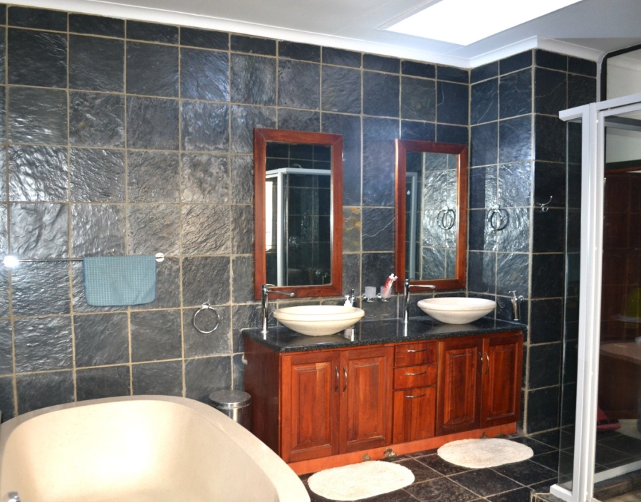 5 Bedroom Property for Sale in Northcliff Gauteng