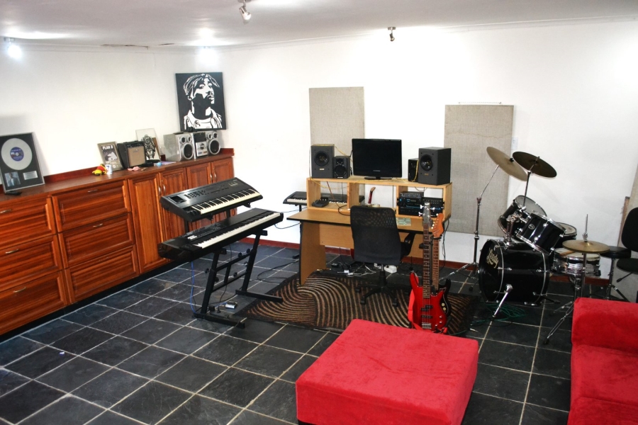 5 Bedroom Property for Sale in Northcliff Gauteng