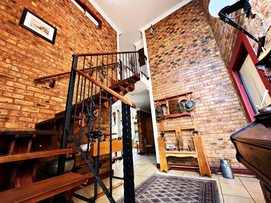 4 Bedroom Property for Sale in Die Hoewes Gauteng