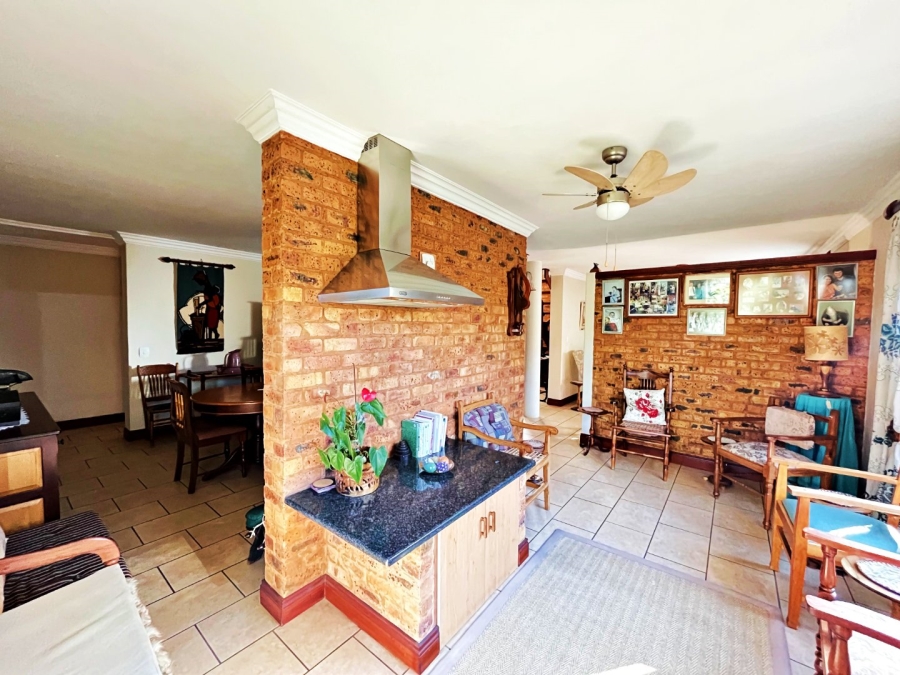 4 Bedroom Property for Sale in Die Hoewes Gauteng