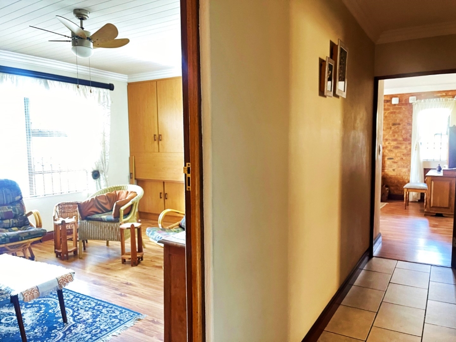 4 Bedroom Property for Sale in Die Hoewes Gauteng