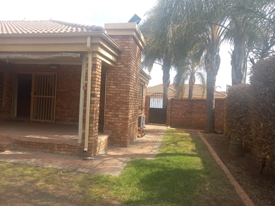 To Let 3 Bedroom Property for Rent in Ravenswood Gauteng