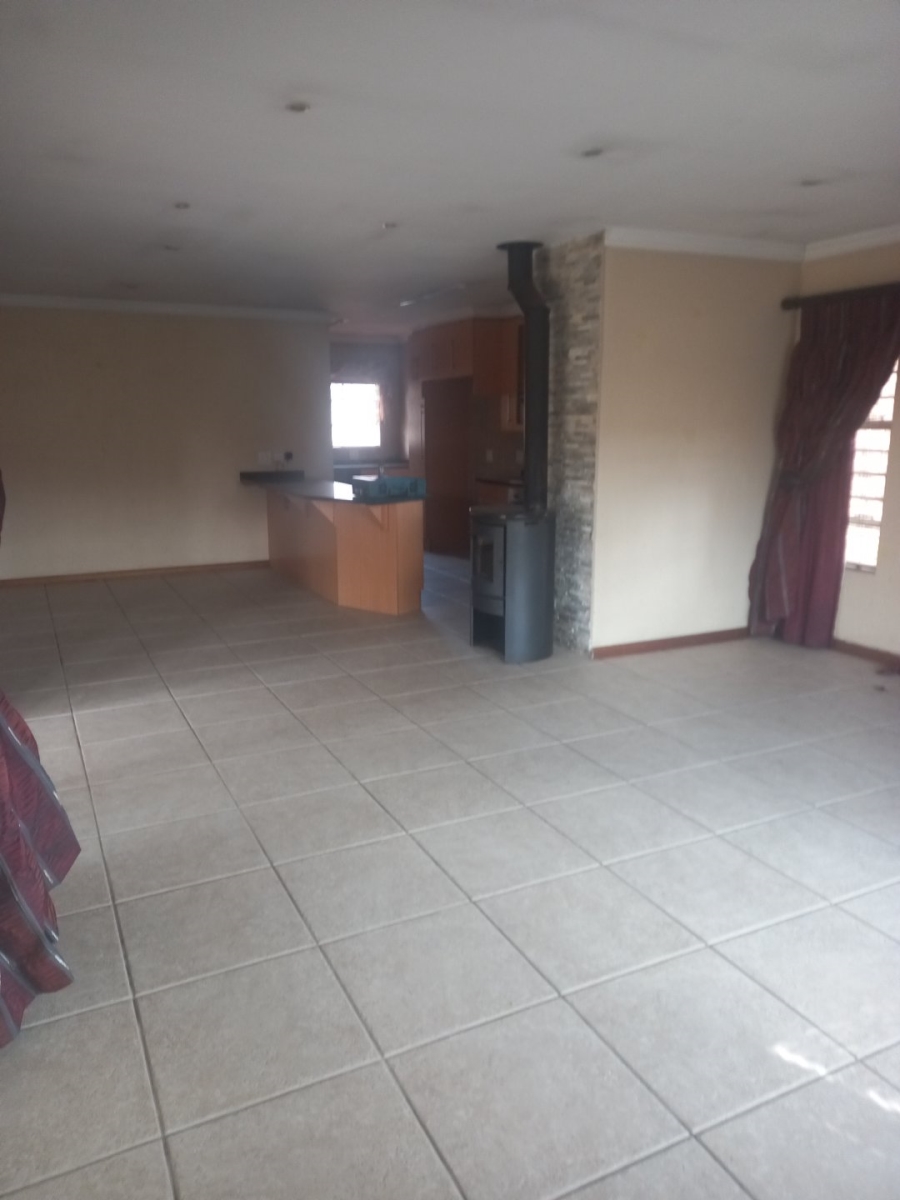 To Let 3 Bedroom Property for Rent in Ravenswood Gauteng