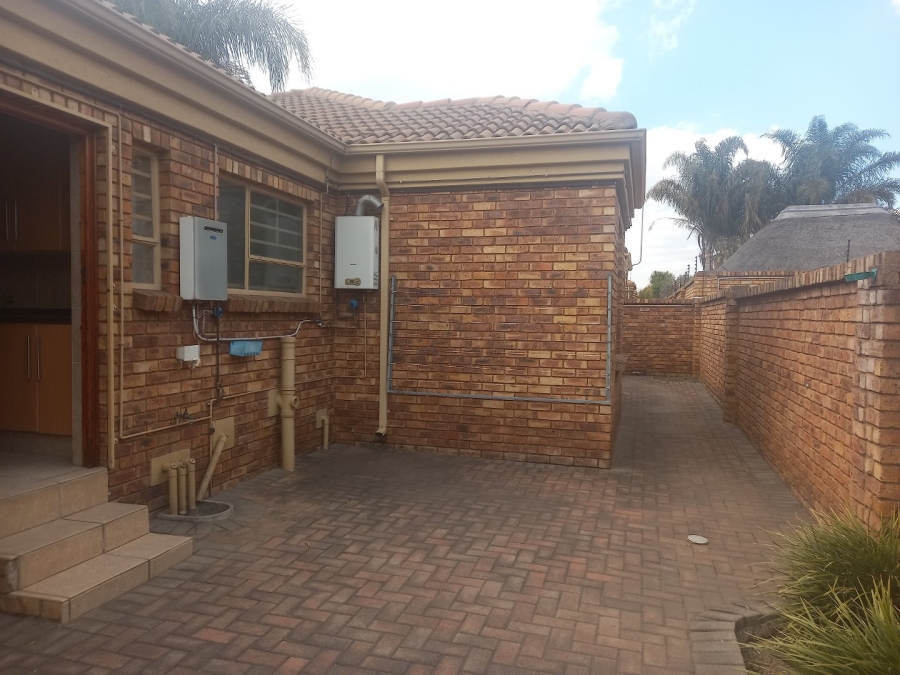 To Let 3 Bedroom Property for Rent in Ravenswood Gauteng