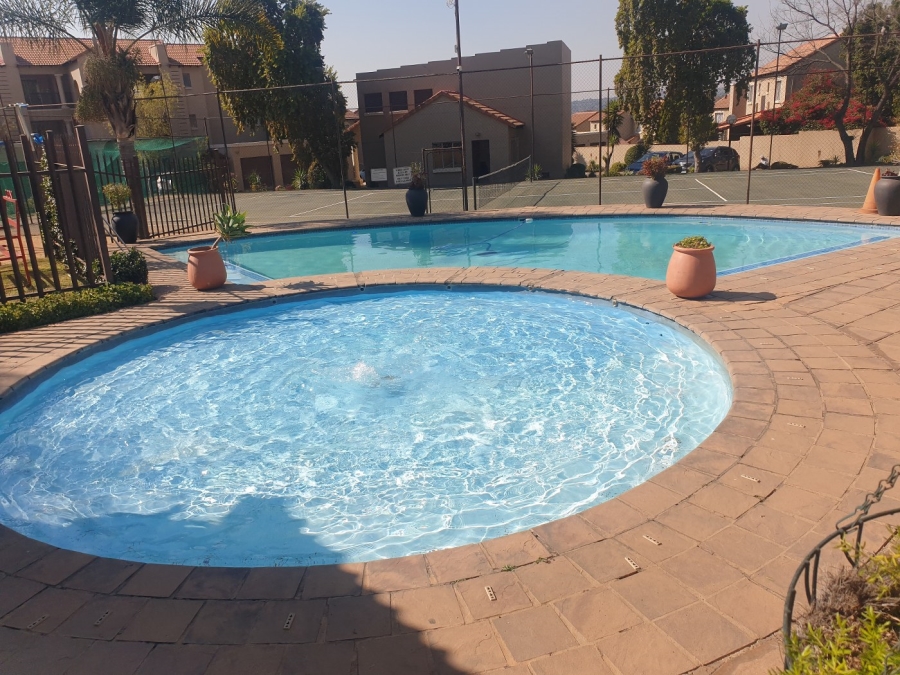 2 Bedroom Property for Sale in North Riding Gauteng