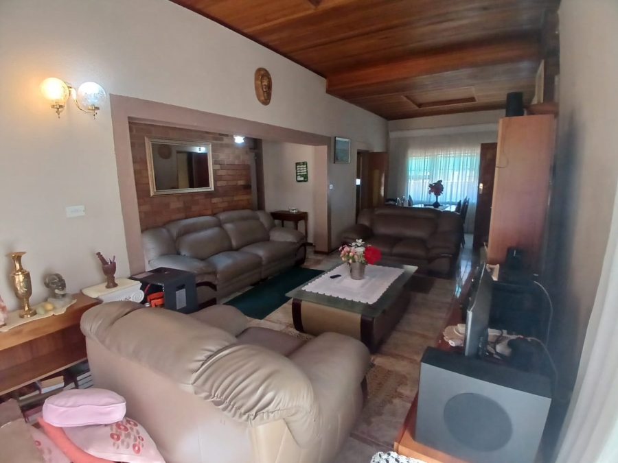 5 Bedroom Property for Sale in Diepkloof Zone 3 Gauteng