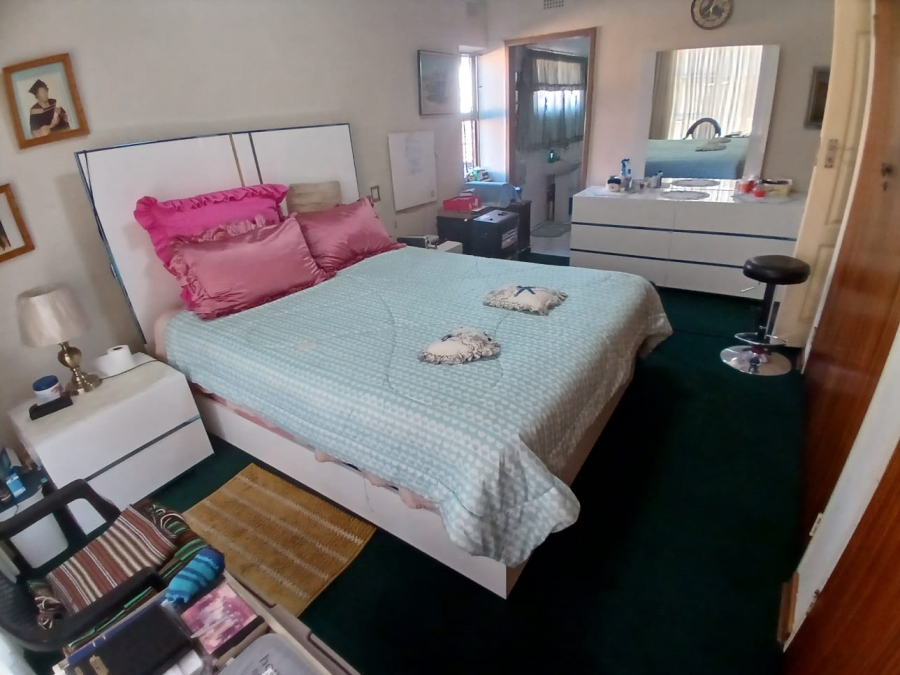 5 Bedroom Property for Sale in Diepkloof Zone 3 Gauteng