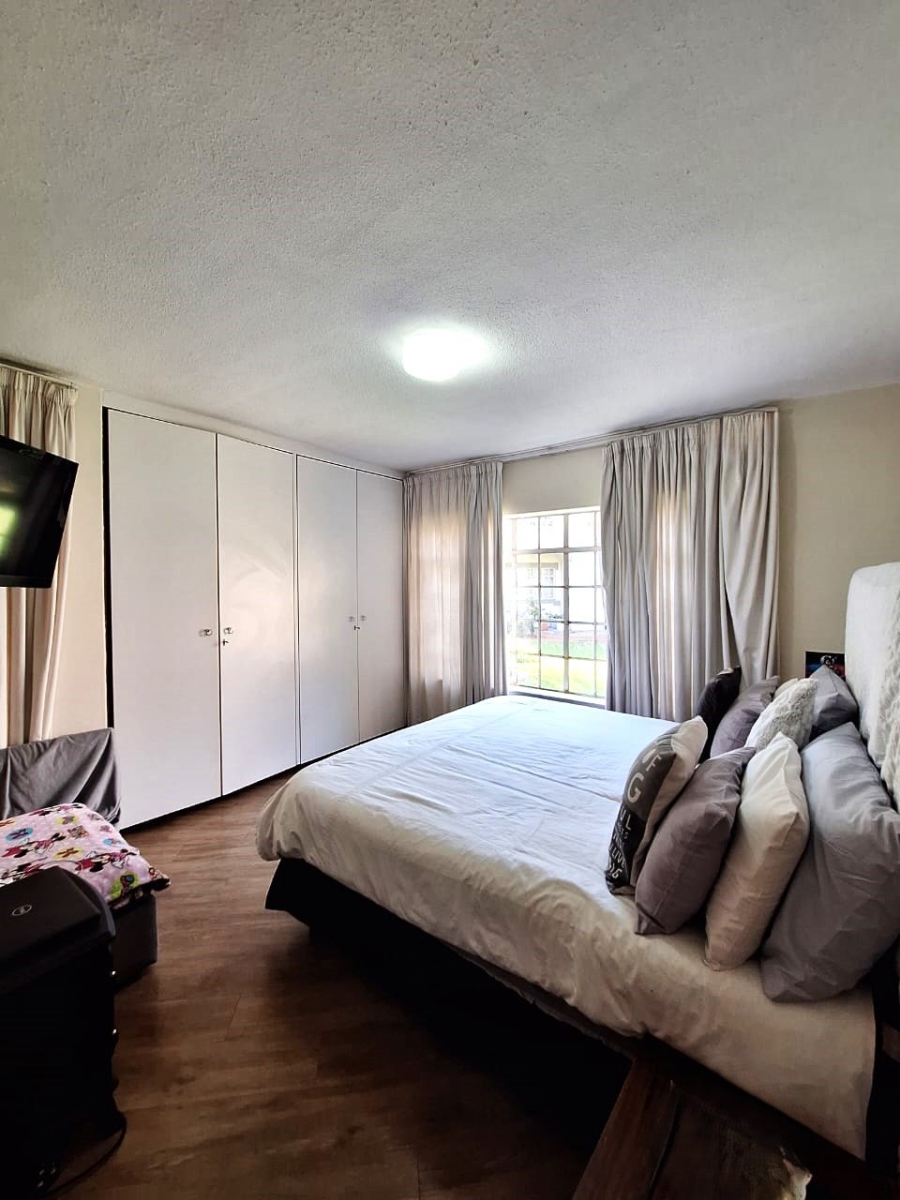 2 Bedroom Property for Sale in Bryanston East Gauteng