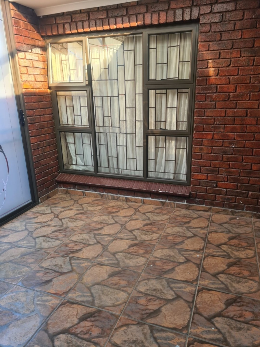 6 Bedroom Property for Sale in Pimville Zone 6 Gauteng