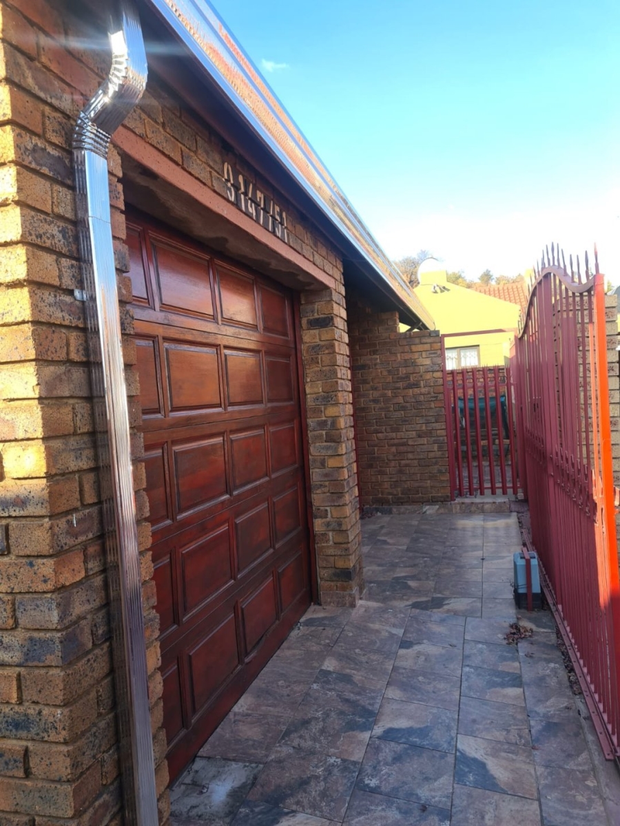 6 Bedroom Property for Sale in Pimville Zone 6 Gauteng