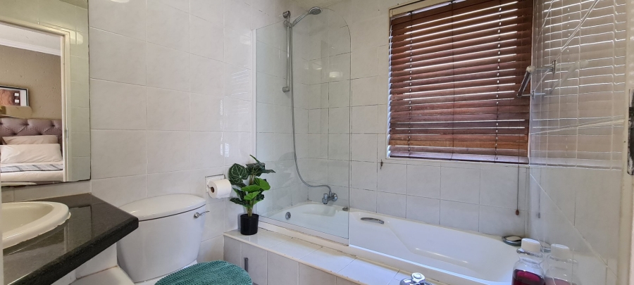 1 Bedroom Property for Sale in Morningside Gauteng