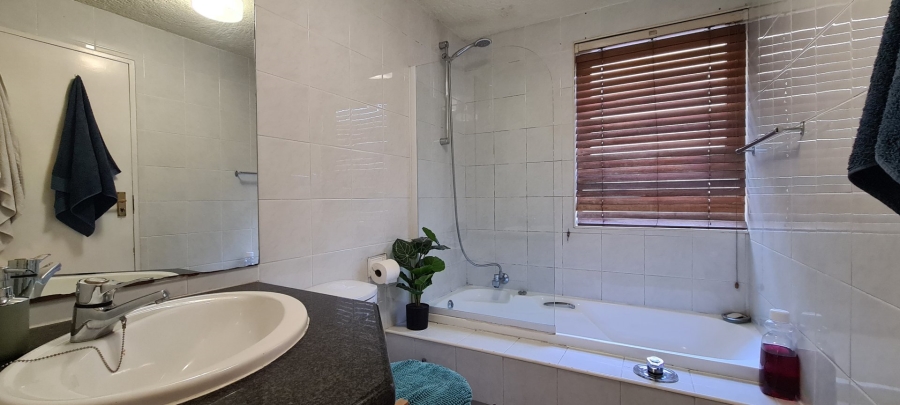 1 Bedroom Property for Sale in Morningside Gauteng