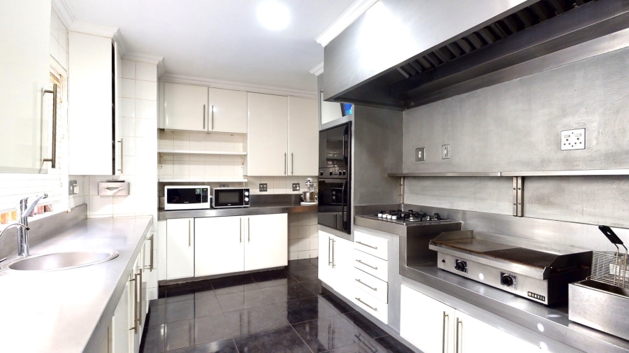 14 Bedroom Property for Sale in Bryanston Gauteng