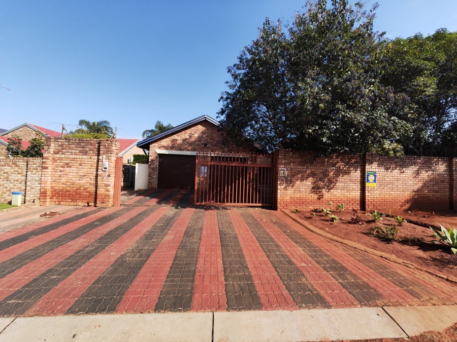 3 Bedroom Property for Sale in Hesteapark Gauteng