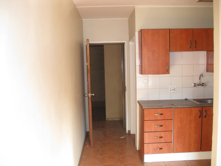 To Let 1 Bedroom Property for Rent in Riviera Gauteng