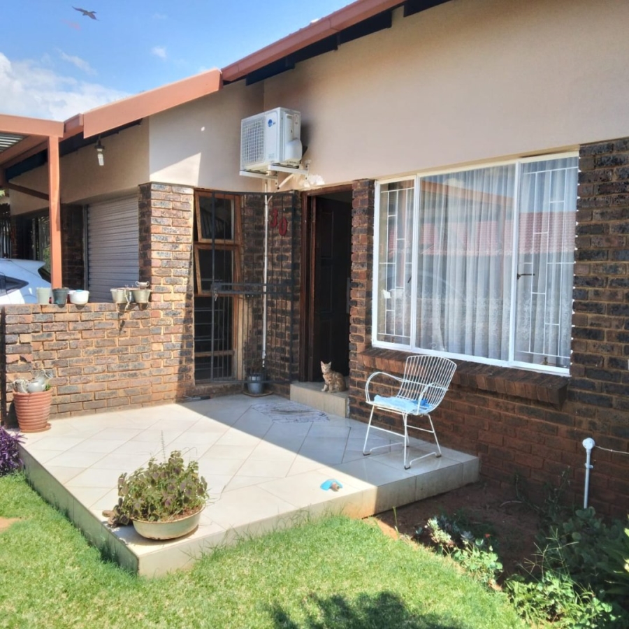 2 Bedroom Property for Sale in The Orchards Gauteng