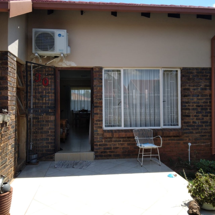 2 Bedroom Property for Sale in The Orchards Gauteng