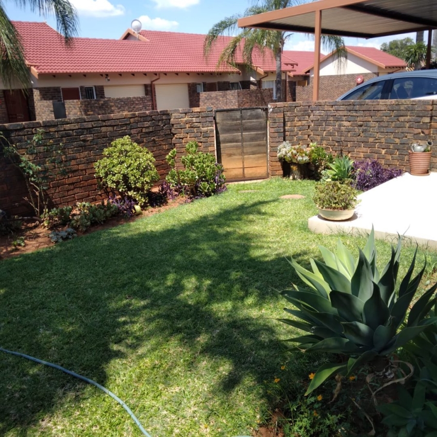 2 Bedroom Property for Sale in The Orchards Gauteng