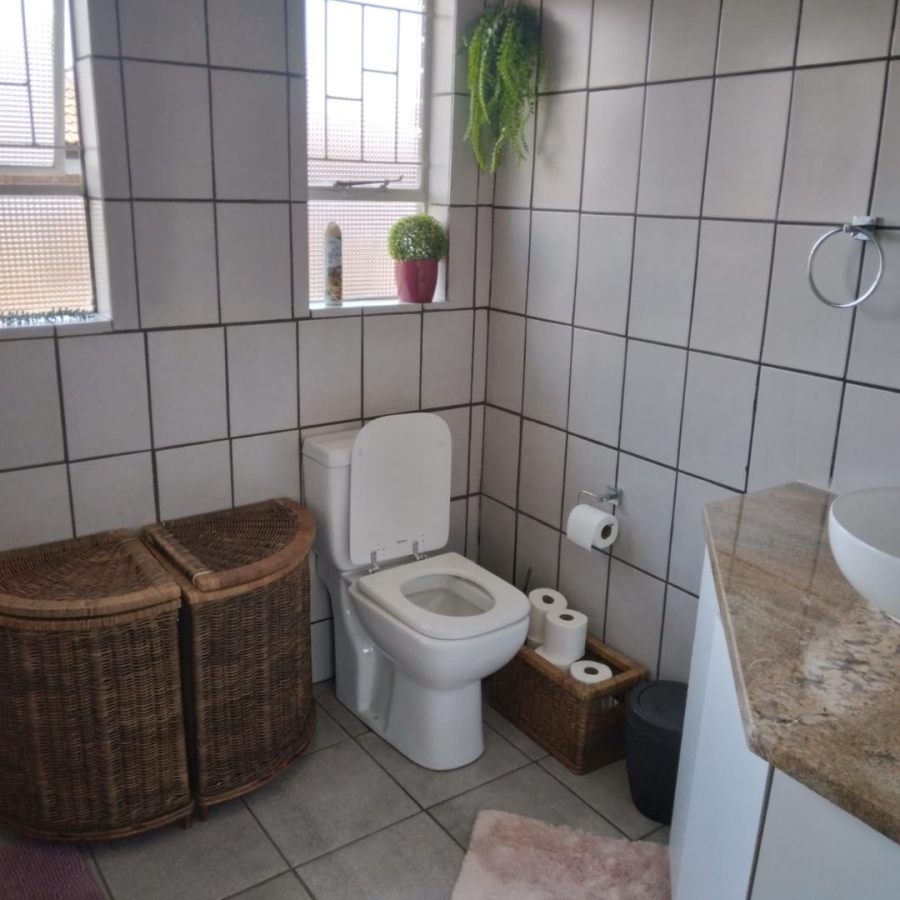 2 Bedroom Property for Sale in The Orchards Gauteng