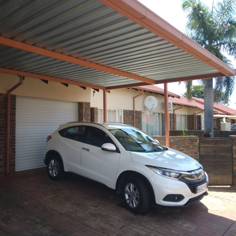 2 Bedroom Property for Sale in The Orchards Gauteng