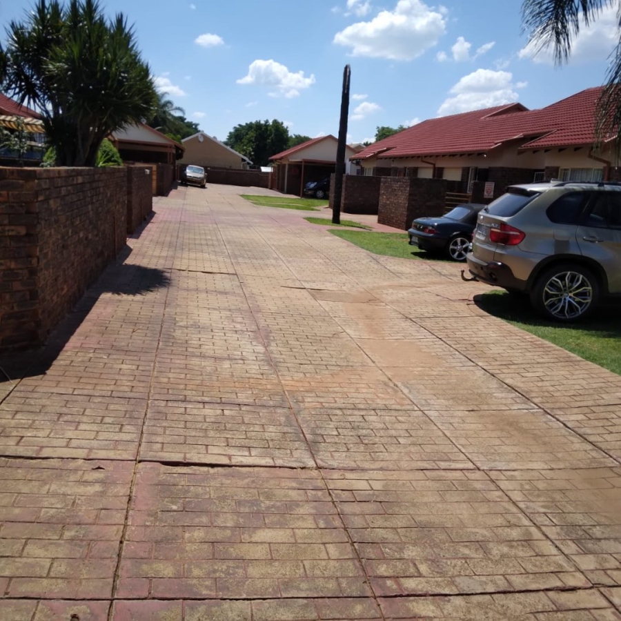 2 Bedroom Property for Sale in The Orchards Gauteng