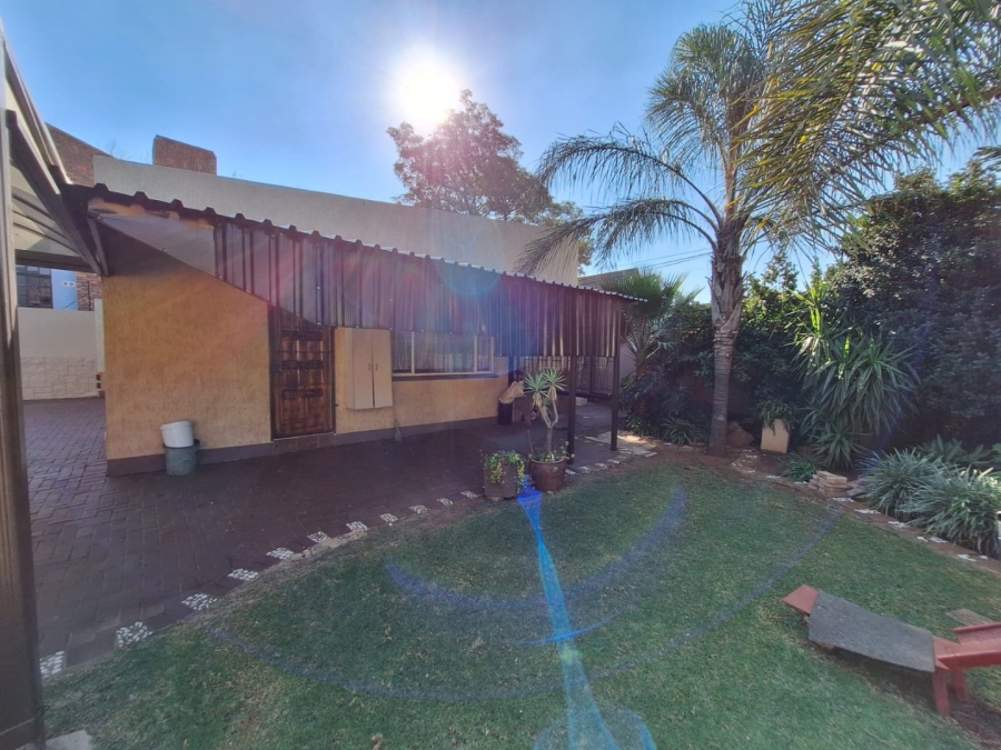 4 Bedroom Property for Sale in Lenasia Ext 1 Gauteng